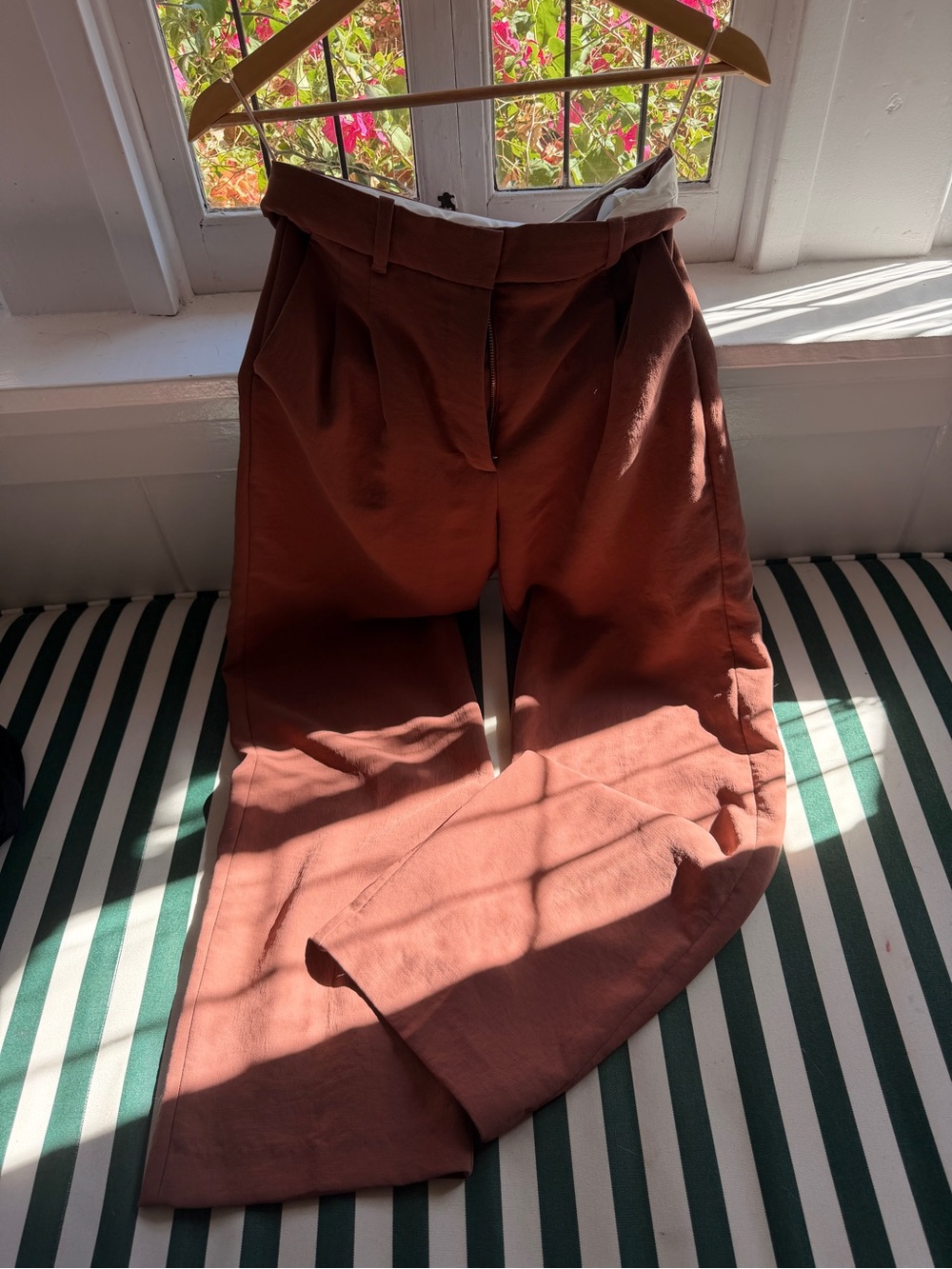 Aritzia Wilfred Burgundy Effortless Pants